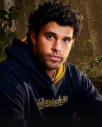 Ben from PLL is in this other great show… : r/PrettyLittleLiars