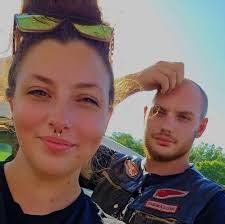 Does anyone know Katie Epperson in Huntsville, Missouri?