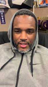 👑 King Henry just dropped the 💰 crown—personally covering NIL deals for  Alabama's entire football roster of walk-ons. 🏈🔥 💵💲💰Former Alabama  Heisman Winner, Derrick Henry, put his money where his mouth is!