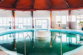 Kisvárda város önkormányzata és a kisvárdai várszínház és művelődési központ augusztus. Uj Fedett Wellness Reszleg Nyilik A Kisvardai Aquacinema Furdoben Termalfurdok Com