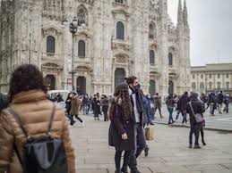 Negozi aperti (nei festivi e prefestivi nei centri commerciali solo quelli di prima. Goscbxwoqfquxm