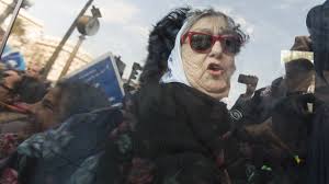 Hebe de bonafini criticó a los políticos ricos y afirmó que cristina kirchner es la única que no tiene millones. Hebe De Bonafini Y El Escandalo De Suenos Compartidos En Argentina Cnn Video