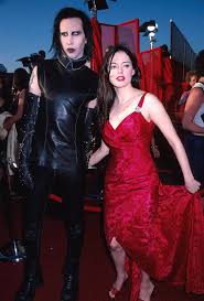 Who is marilyn manson's wife lindsay usich? 90 S Club Kid Photo Marilyn Manson Rose Mcgowan Marilyn