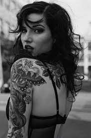 Girl With A Nice Tattoo On Her Back And A Sleeve Tattoo Tattoos Ink Inked Sleeve Tattoos For Women Full Sleeve Tattoos Tattoos