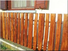 Gartenzaun Aus Unbesaumte Bretter Zaun Gartenmauern Garten