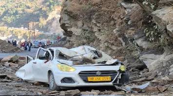 Himachal Pradesh: Rockfall from hill crushes tourist car in Mandi, woman dead, two injured - India TV News