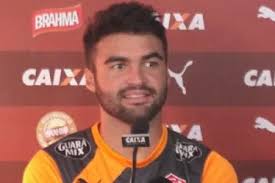 Após homenagem ao filho em UTI, pai de Arthur Maia diz: 'É gratificante'