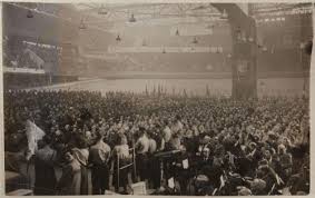 Rafle du vel' d'hiv', an abbreviation of rafle du vélodrome d'hiver) was a mass arrest of foreign jewish families by french police and gendarmes at the behest of the german authorities, that took place in paris on 16 and 17 july 1942. Photographie De Propagande Reunion De La Milice Revolutionnaire Pendant Le Discours De Mr Deat Le 11 Avril 1943 Au Velodrome D Hiver 15eme Arrondissement Paris Paris Musees