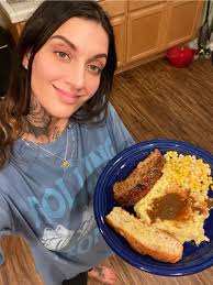 I think I'll have meatloaf sandwiches for supper tonight, and maybe a  couple of golden nuggets. Windy as crap today!!