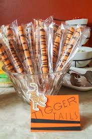 8 My Friends Tigger And Pooh Birthday Ideas Winnie The Pooh Birthday Winnie The Pooh Themes Pooh