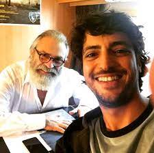 İstanbul üniversitesi devlet konservatuarı tiyatro bölümünde öğrenci olan taner ölmez birçok dizi ve reklam filminde rol almıştır. Taner Olmez Kimdir Taner Olmez Kac Yasinda Nereli Haberler