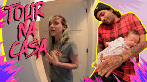 She came into the spotlight as the daughter in a successful vlogging family like elise johnston. Tour Pela Nossa Casa Karen Jonz E Lucas Silveira Youtube
