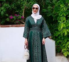 Is gray paint going out of style 2019 hijabista outfit. 7 Go To Hijab Colors That Aren T Beige The Alternative Neutrals
