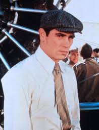 Hhmi is a science philanthropy whose mission is to advance basic biomedical research and science education for the benefit of humanity. Howard Hughes Eine Legende Filmkritik Film Tv Spielfilm