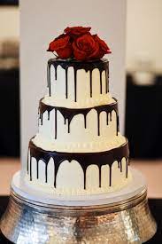 Chocolate Drip Wedding Cake Pastel De Boda De 3 Pisos Pasteles De 3 Pisos Disenos Para Pasteles De Boda