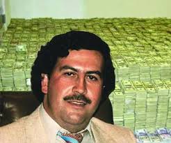 Aslen kolombiyalı olan bu uyuşturucu baronunun hayatı boyunca gerçekleştirdiği pablo escobar ne zaman doğdu? Fotografii Unice Din Arhiva Lui Pablo Escobar Cum A Fost Surprins La Disneyland Foto