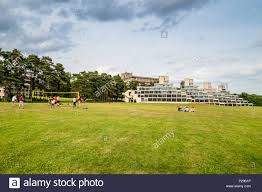 A great way to save money and build a friendship. Ziggurats An Der Universitat Von East Anglia Uea In Norwich Uk Die Ziggurats Student Unterkunft Architekt Denys Lasdun Eroffnet 1966 Stockfotografie Alamy