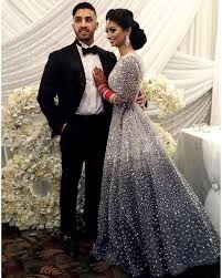 Ideas To Dazzle Up The Reception Ceremony With Your Outfit Wedding Reception Outfit Wedding Reception Gowns Indian Wedding Gowns