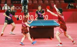 東京オリンピック （五輪）第4日の26日、 卓球 の新種目、混合ダブルスの決勝があり、 水谷隼 、 伊藤美誠 組がゲームカウント4―3で中国の許昕、劉詩雯組を破り、金メダルを獲得した。 Hm Zr3hlgtmu M