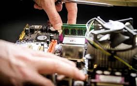 Ia memulai usaha service komputer pada tahun 2000, 4 tahun yang lalu. Proposal Usaha Servis Komputer Penggambar