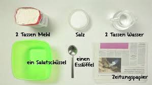 Rühren sie tapetenkleister mit wasser nach packungsanweisung an, lassen ihn andicken und tauchen stücke aus der zeitung in den leim. Pappmache Kleister Herstellen
