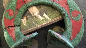 Going through the metal detector at the airport security area several pasar varias veces por el detector de metales en el área de seguridad del aeropuerto puede ser engorroso al momento de viajar. Un Cazador De Tesoros Descubre Con Un Detector De Metales El Primer Carro Celta Funerario De Gales