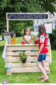Diy Limonadenstand Aus Europalette Bauen Mrsberry Kreativ Studio Limonadenstand Palette Kinder Bauen Mit Paletten
