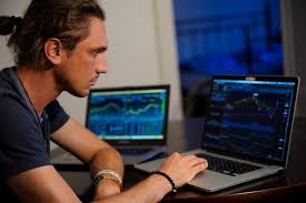 Day trading requires capital, and many day traders borrow funds to make the purchases, a practice known as leveraging or trading on margin. they make a series of trades to maximize their return, counting on selling at a profit that will cover the cost of the loan and still make a profit. How Much Money Do I Need To Start Day Trading Traders Paradise