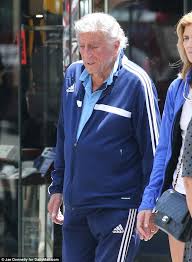 Tony Bennett And Wife Susan Crow Wear Matching Blue Tracksuits In New York Daily Mail Online