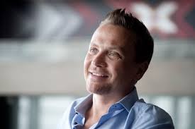 Női fodrászként és maszkosként dolgozott. Gonczi Gabor Reagalt Havas Henrik Beszolasaira