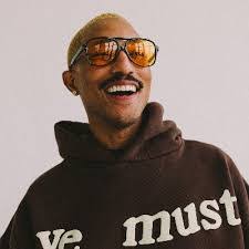 Ella Richmond's Instagram, Twitter & Facebook