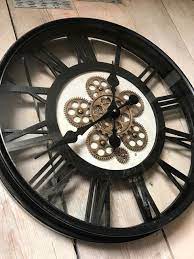 stoere grote industriele klok tandwiel open uurwerk kleur old brown black afm 52 cm doorsnee 9 cm diep alle tandwielen draaien werkt klok wandklok grote klok