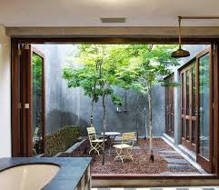 Cuatro maneras de entender el lujo en la decoración de interiores. Excelente Idea Para Espacios De Luz En Tu Casa Decoracion Patios Interiores Casa Con Patio Patios