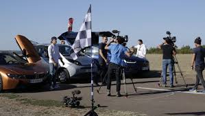 En france, l'émission est diffusée sur la chaine discovery channel et sur rmc. L Equipe De Top Gear France Est Venue Filmer Dans Le Lot Pour Son Emission Ladepeche Fr