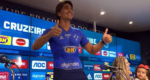 Marcelo martins moreno, known as marcelo martins in bolivia and as marcelo moreno in other countries, is a bolivian professional footballer who plays as a striker for cruzeiro and the bolivia. Sempre Deixei Tudo Pelo Cruzeiro Diz Marcelo Moreno Na Apresentacao Gazeta Esportiva