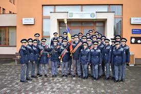 Aug 20, 2021 · poliția de frontieră română este instituția specializată care exercită atribuțiile ce îi revin cu privire la supravegherea și controlul trecerii frontierei de stat, prevenirea și combaterea migrației ilegale și a faptelor specifice criminalității transfrontaliere săvârșite în zona de competență, respectarea regimului juridic al frontierei de stat, pașapoartelor și. A 30 A Promotie Aproape 280 De Elevi Ai Scolii Politiei De Frontiera