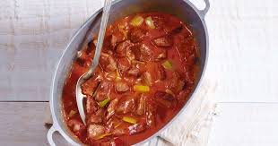 Kalbsrahmgulasch Klassisch Und Lecker Meine Familie Ich Europas Grosstes Foodmagazin Rezept Kalbsrahmgulasch Gulasch Kalbsgeschnetzeltes Rezept