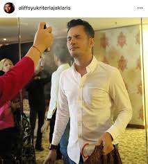 Isu datuk seri aliff syukri dikatakan meninggalkan malam akhir gegar vaganza 5 (gv5) pada ahad kerana tidak berpuas hati dengan astro mungkin hanya salah faham. Fazley Yaakob Label Lawak Alif Syukri Di Gegar Vaganza Keterlaluan