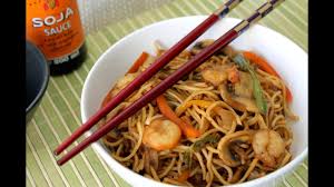 Escurra, mezcle con la mantequilla y reserve. Wok De Fideos Chinos Con Gambas Prawn Chow Mein Noodles