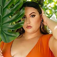 80 Best Plus Size Fashion Blogs and Websites in 2025