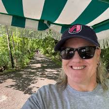 How to decorate a red Jeep Wrangler?