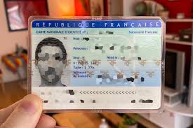 Changement de format pour les cartes d'identité en france. La Carte D Identite Va Changer Format Cb Puce Sans Contact Et Empreintes Digitales