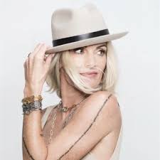 SEARCHING FOR A MARKETING AND ONLINE MANAGER for a really great retail  client!