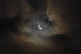 Agosto terá dois eclipses em poucos dias, e um deles vai transformar o dia em noite por alguns minutos