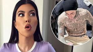 Kourtney Kardashian w mistrzowski sposób ogłosiła kolejną CIĄŻĘ! Ojciec  zachwyca talentem i tatuażami. Ma je nawet na twarzy