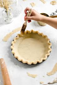 Put the pie plate on the preheated baking sheet and reduce the oven temp to 400.bake until the edges of the crust are starting to turn golden and the bottom of the crust has lost its translucent raw look, 10 to 12 minutes (carefully pull up the edge of the foil to take a peek). How To Make The Best Pie Crust Broma Bakery