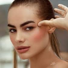 Andrea Lira's Instagram, Twitter & Facebook