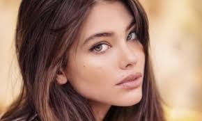 Daphne Dumas's Instagram, Twitter & Facebook