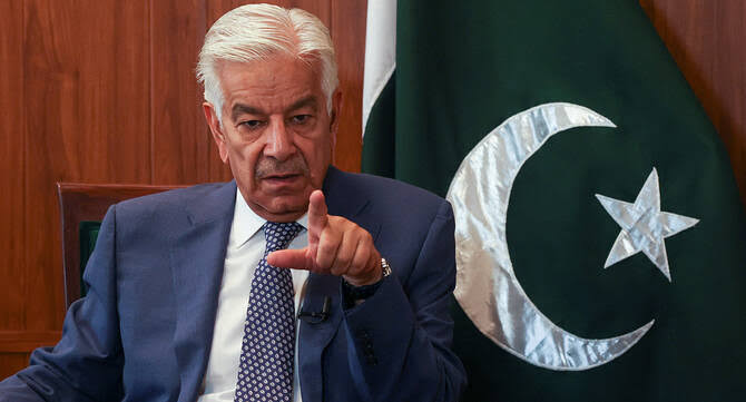 Pakistan defense minister doubts Afghan ceasefire, accuses Kabul of acting on India's behalf | Arab News