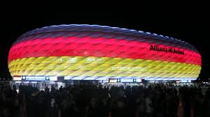Die arena wird daher wie vorgesehen in den farben der uefa und der teilnehmenden nationen leuchten. Der Klassiker In Munchen Adler Loreley